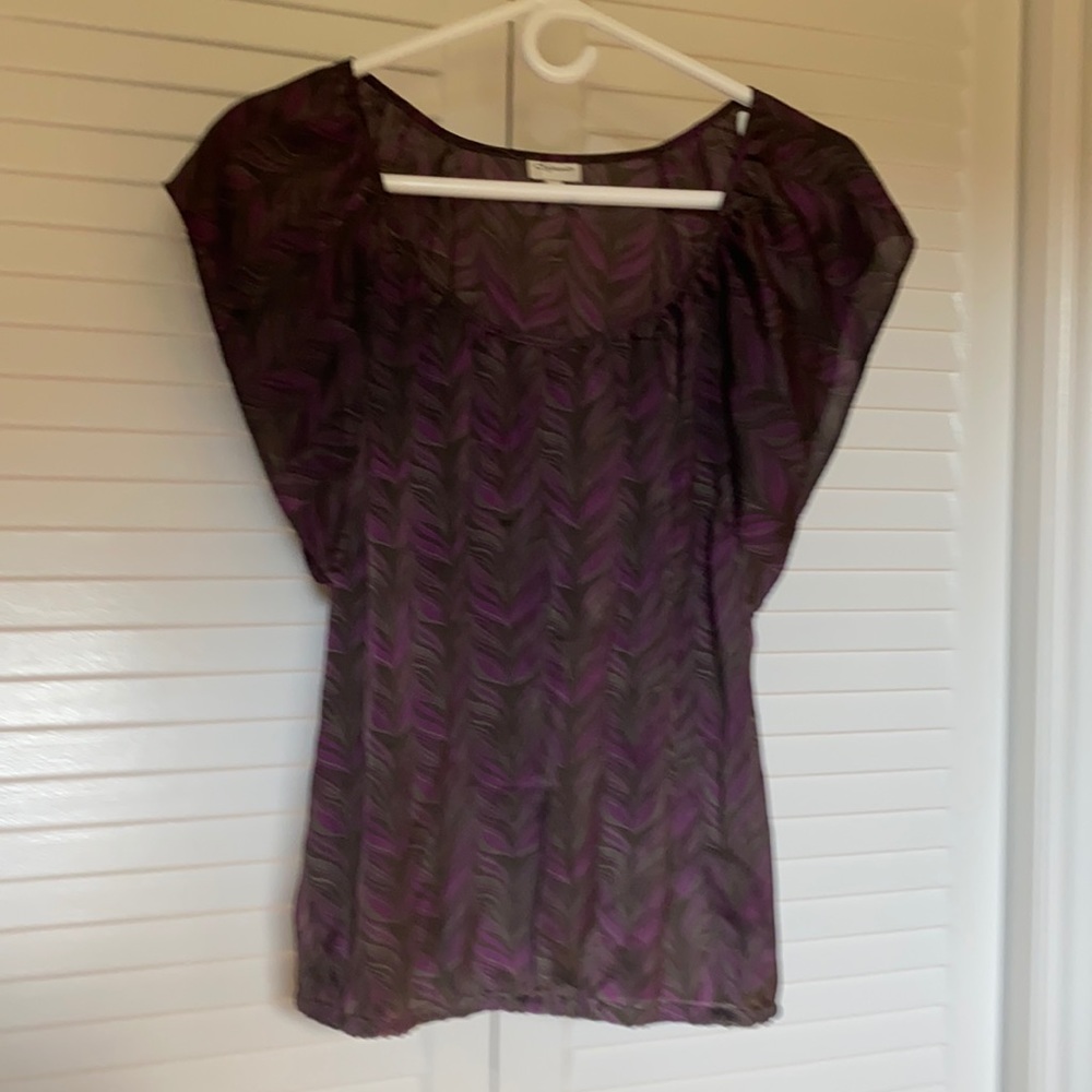 Woman’s Dynamite purple blouse